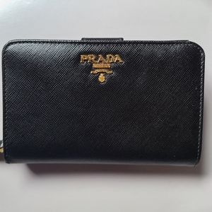 Prada saffiano wallet